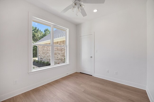 Building Photo - Gorgeous new construction in Flint!