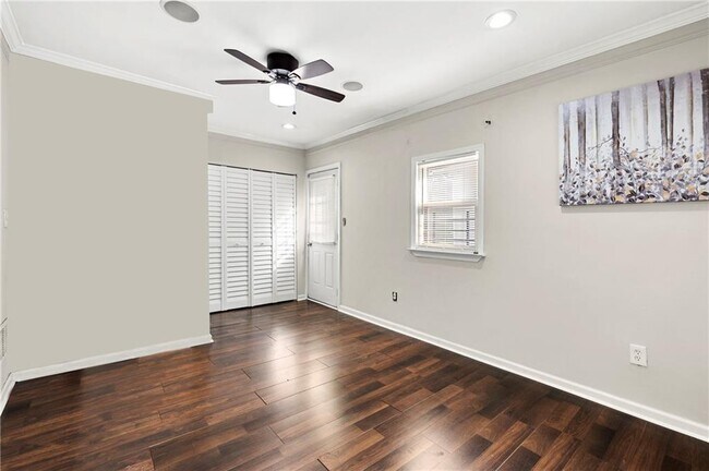 Building Photo - 2229 Beecher Cir SW