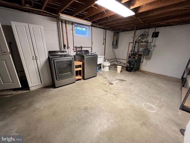 Building Photo - 800 Severn Dr