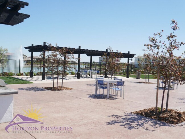Building Photo - Modern Two-story 4 Bed 3.5 Bath 2,786 sqft...