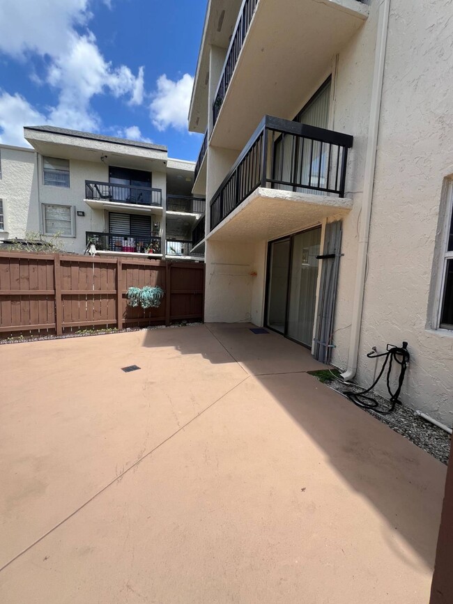 Building Photo - 8307 SW 142nd Ave