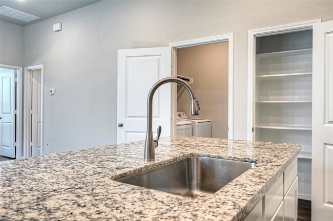 Building Photo - 11779 White Cedar St