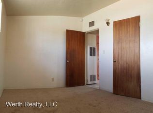 Building Photo - 1020 E Silver St