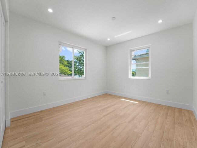 Building Photo - 238 NW 41st Ave
