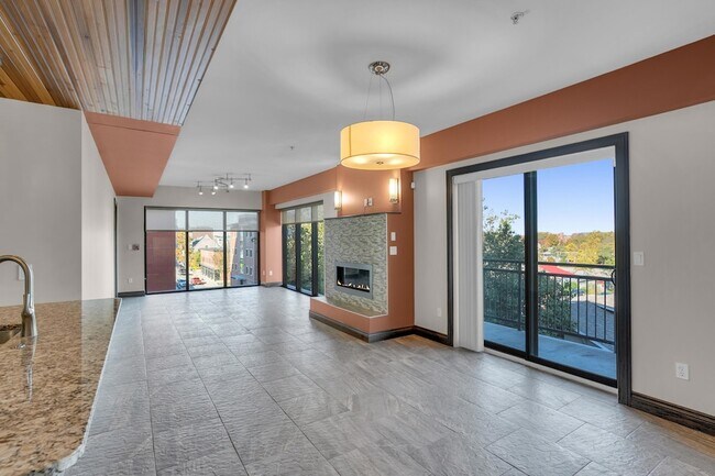 Building Photo - 1200 E Walnut St