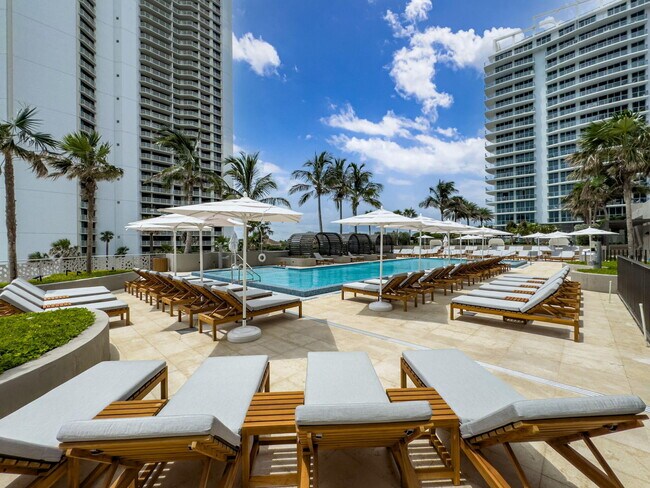 Building Photo - 3100 N Ocean Dr