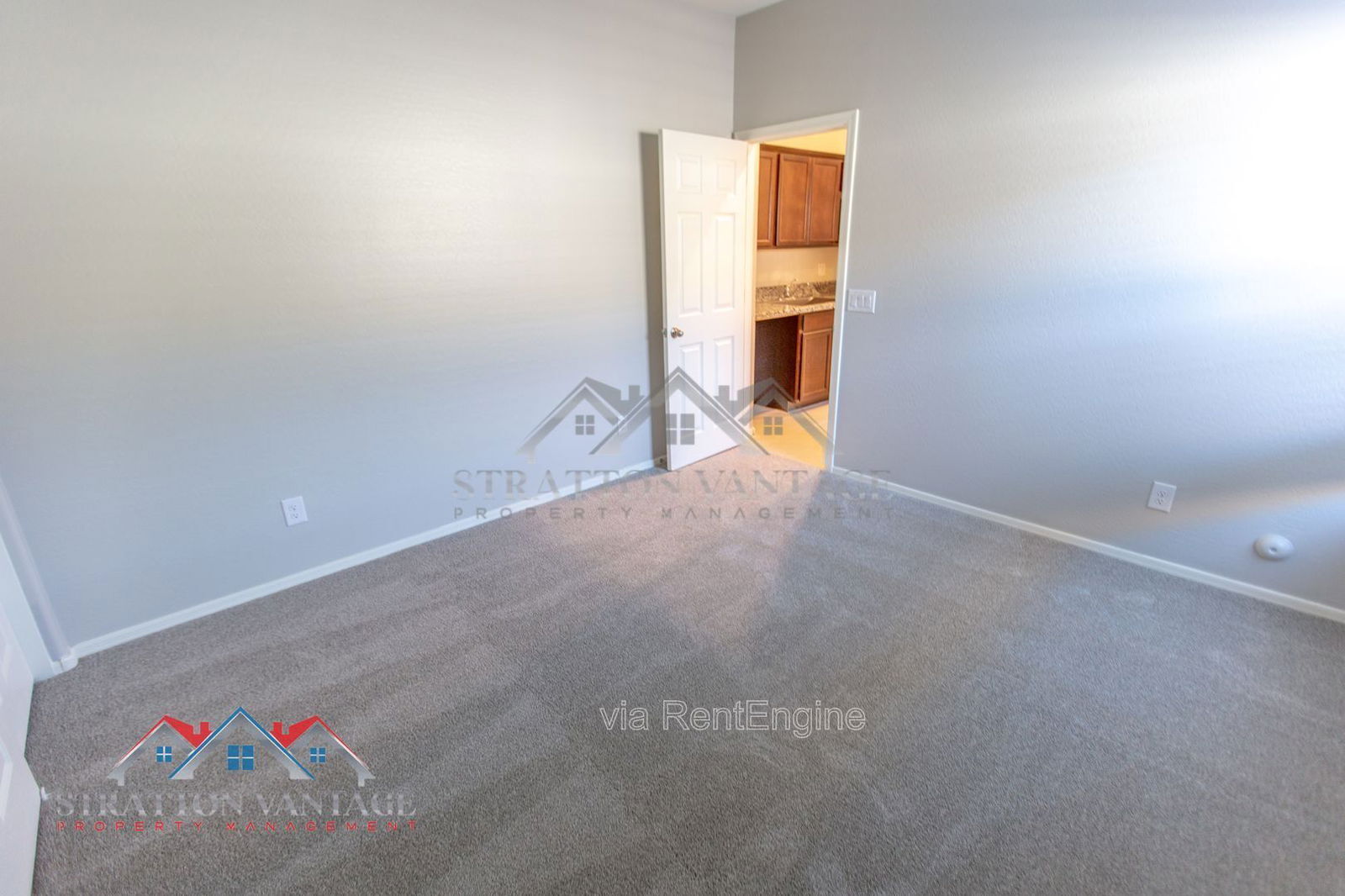 Building Photo - 495 E Rio Pl