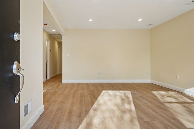 Building Photo - 11 Washington Ave