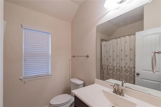 Building Photo - 104 Lily Turf Cove