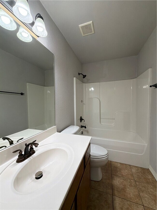Building Photo - 2330 N Stonecrest Dr