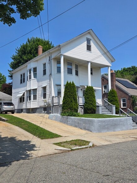 Primary Photo - 30 Longwood Ave