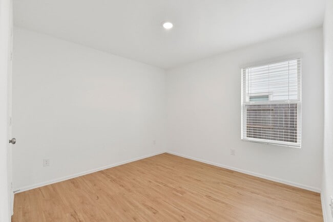 Building Photo - Single-story home in the highly sought-aft...