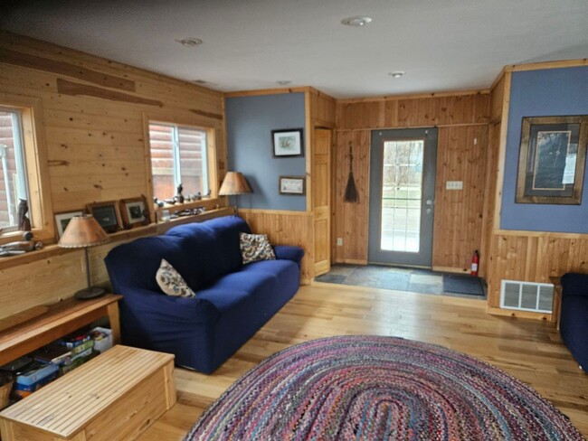 Building Photo - Cozy Cabin on the Old Silver Lake