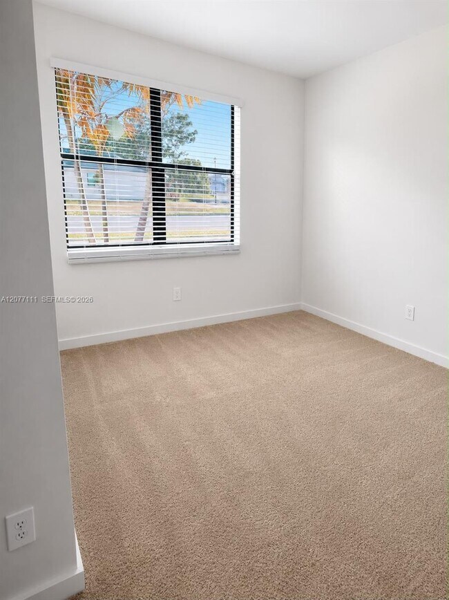 Building Photo - 8740 SW Kanner Oaks Dr