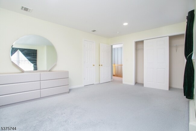 Building Photo - 35 Leah Way