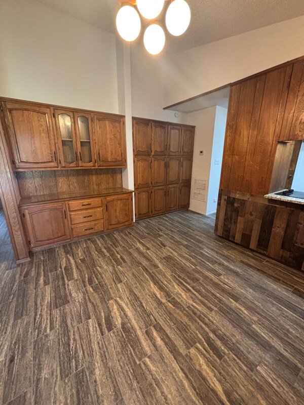 Building Photo - 1931 Post Oak Dr