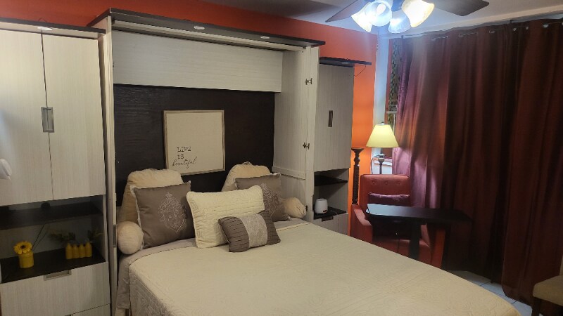 Building Photo - 913 Riviera St