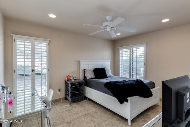 Building Photo - 6768 E Grandview Dr