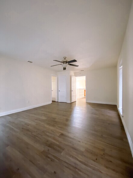 Building Photo - 109 E 3rd St