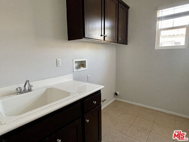 Building Photo - 8776 Soothing Ct