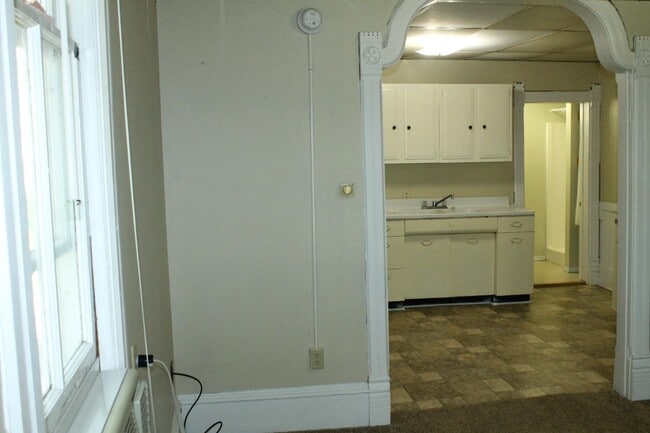 Building Photo - 119 Elm St