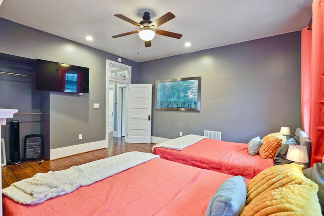 Building Photo - 1402 17th St S