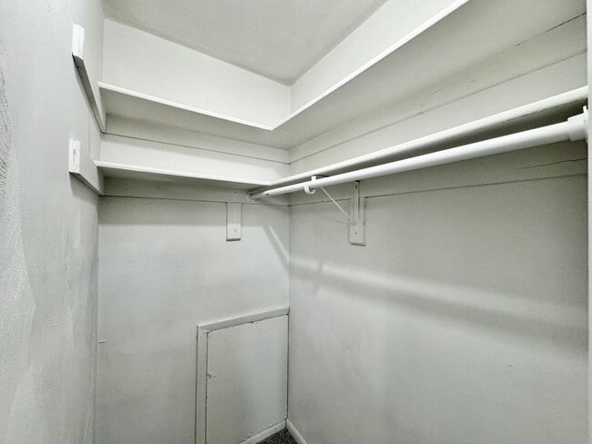 Building Photo - Updated & Ready For You On 12-05-25! A Pet...