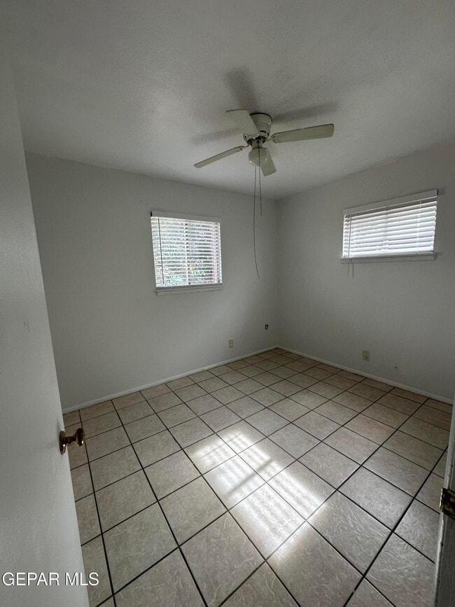 Building Photo - 10008 Nesbit Ave