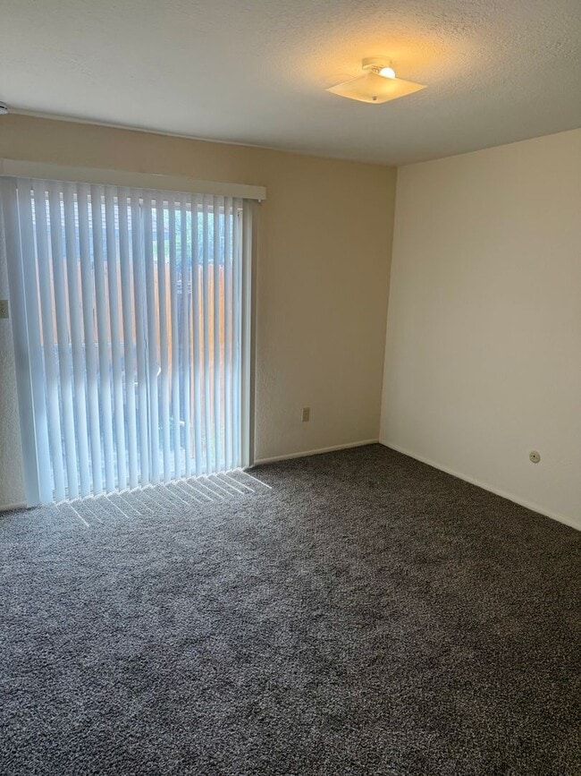 Building Photo - General Marshall St (308)