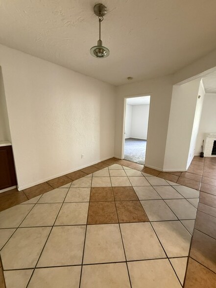 Building Photo - 1010 E Washington Ave