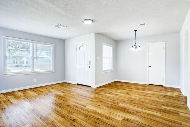 Building Photo - 1706 3rd Ave N