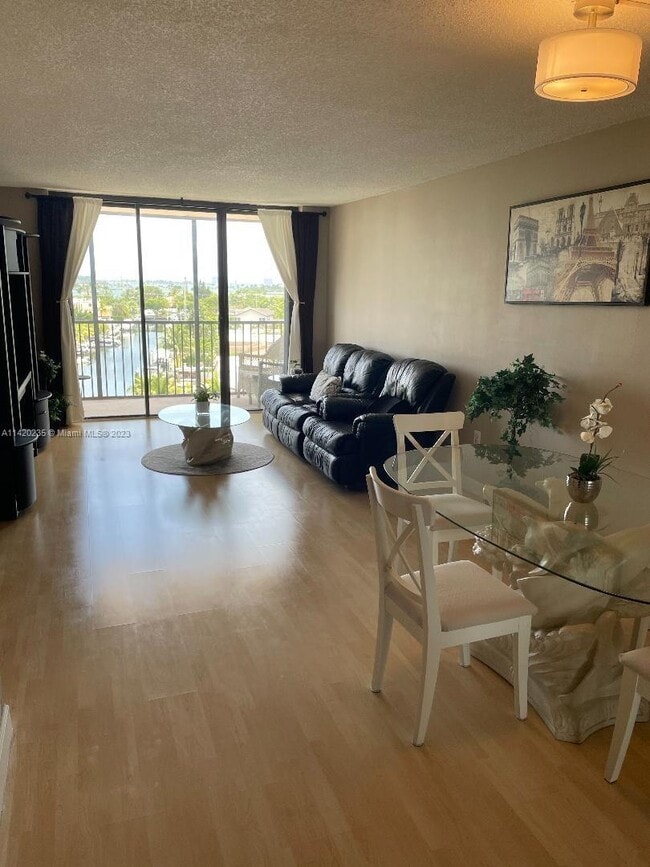 Building Photo - 2500 NE 135th Ter