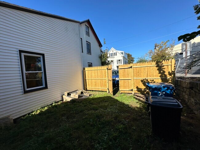 Building Photo - 26 E Oxford St