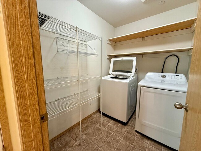 Building Photo - 3 Bed DuPont Home for Rent