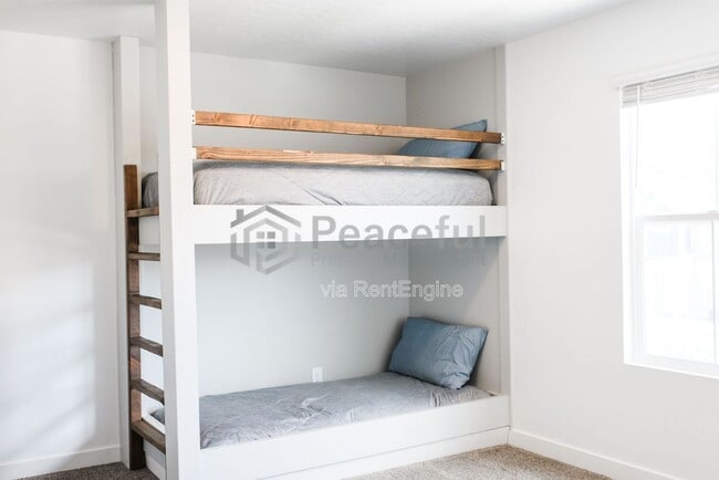 Building Photo - 3657 E 1500 S