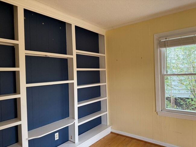 Building Photo - Salem Cottage