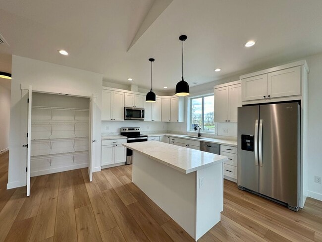 Building Photo - 2075 Bowfin Way