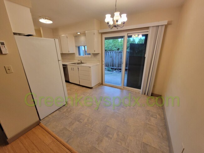 Building Photo - 2 Bedroom 1 Bath Unit in St. Johns with Fu...