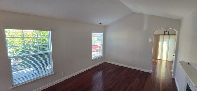 Building Photo - Charming single story home