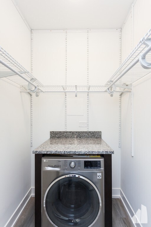 Building Photo - 423 W Belden Ave