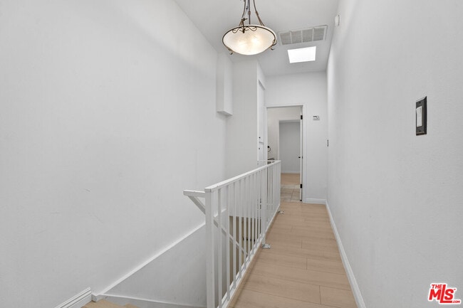 Building Photo - 1850 Midvale Ave