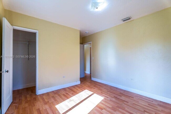 Building Photo - 1265 NE 142nd St