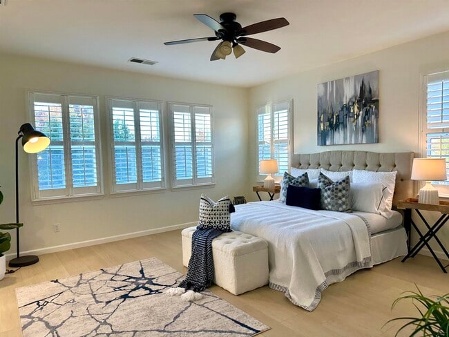 Building Photo - 372 S Caballo St