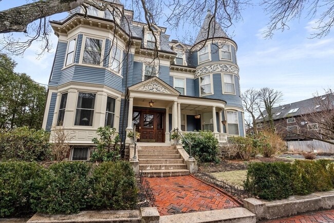 Building Photo - 10 Chester St