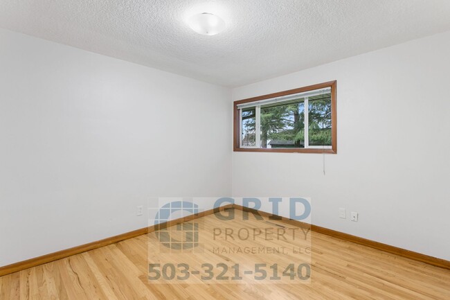 Building Photo - Spacious 3 Bedroom Ranch Home in SE Portland!