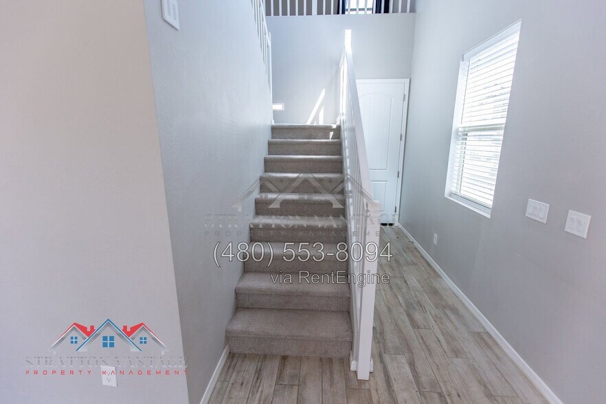 Building Photo - 1033 S 150th Dr