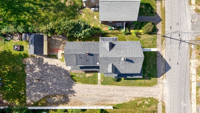 Building Photo - 10 Barrows St