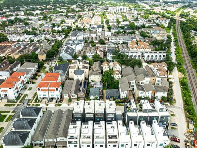 Building Photo - 1520 Malone St