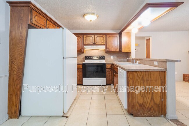 Building Photo - 930 SW 63rd St