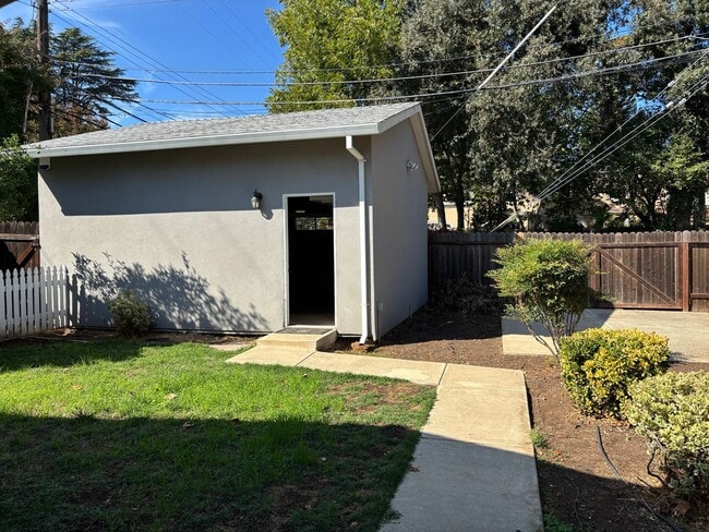 Building Photo - Beautiful Sacramento Gem